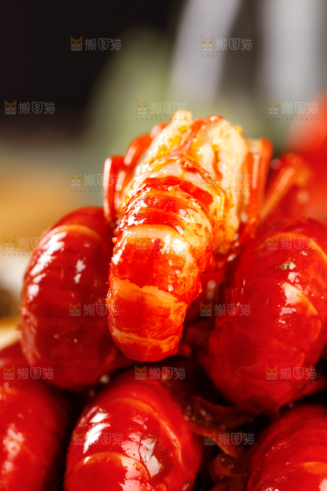深底上的香辣小龙虾