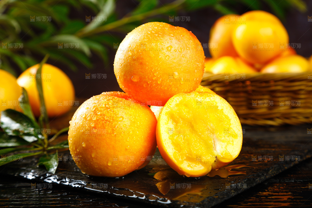 深底上的黄油桃