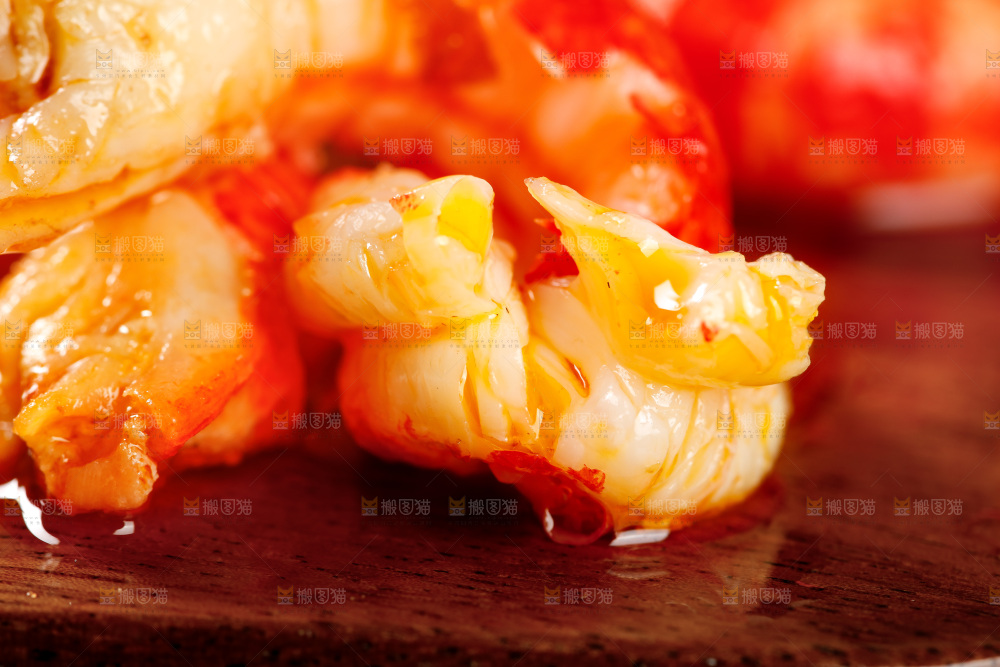 深底上的香辣小龙虾