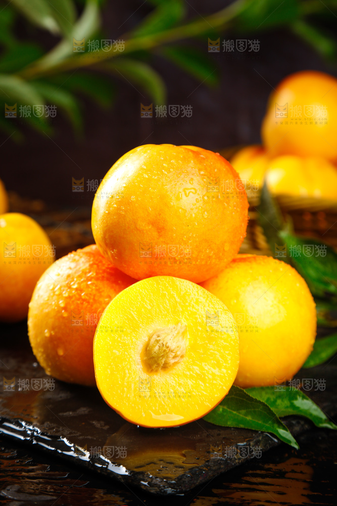 深底上的黄油桃