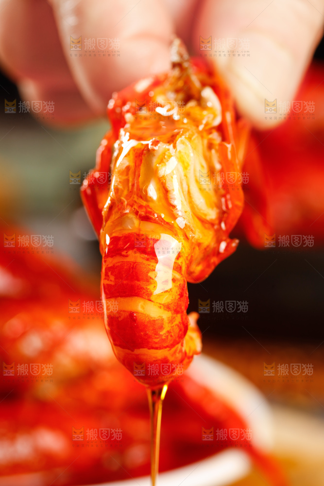 深底上的香辣小龙虾