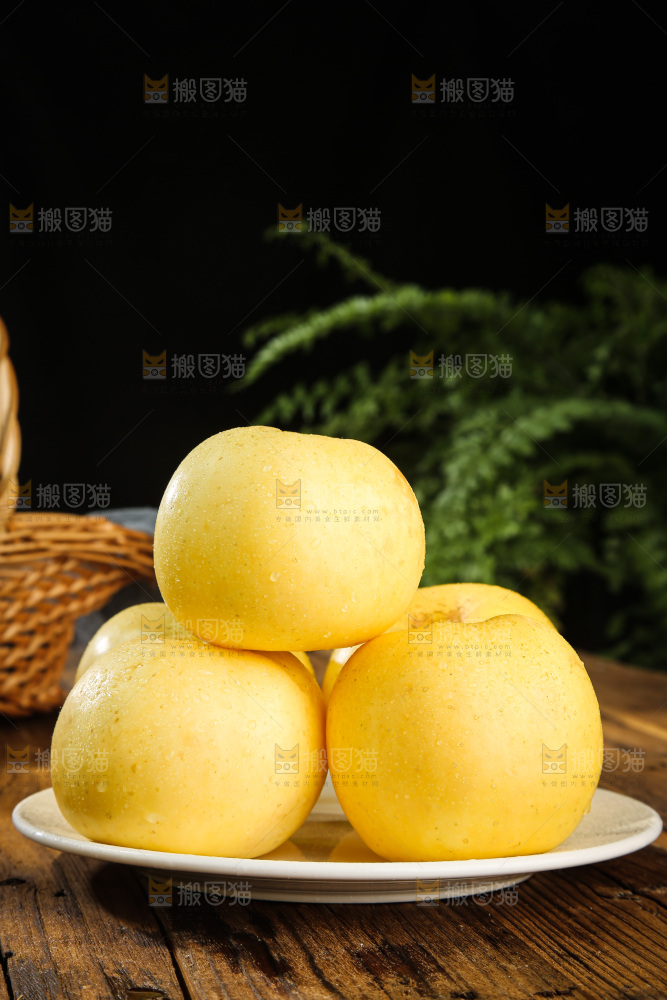 深底上的奶油富士
