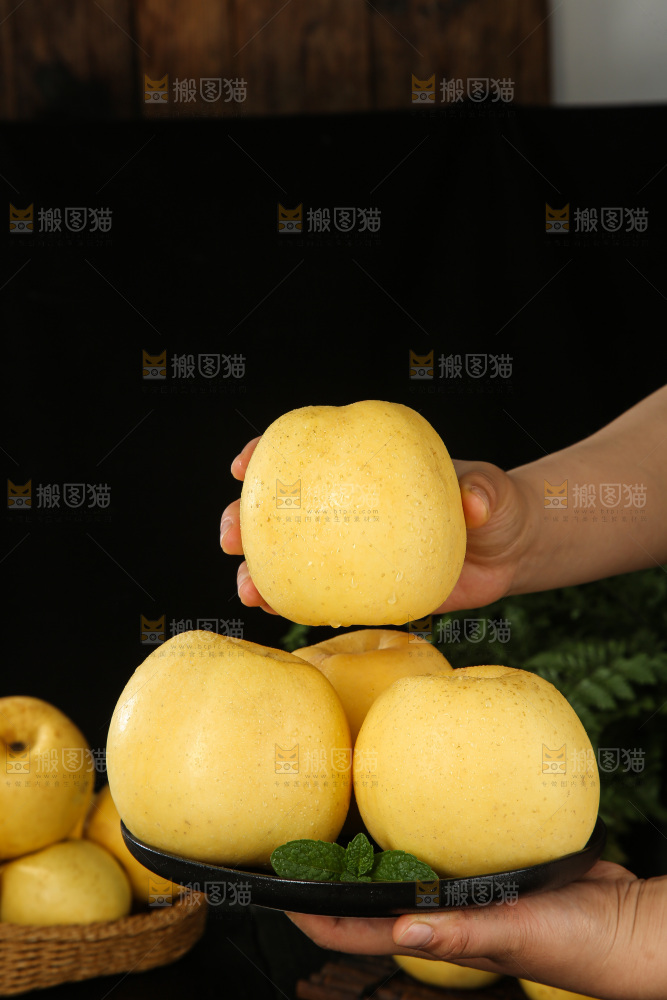 深底上的奶油富士