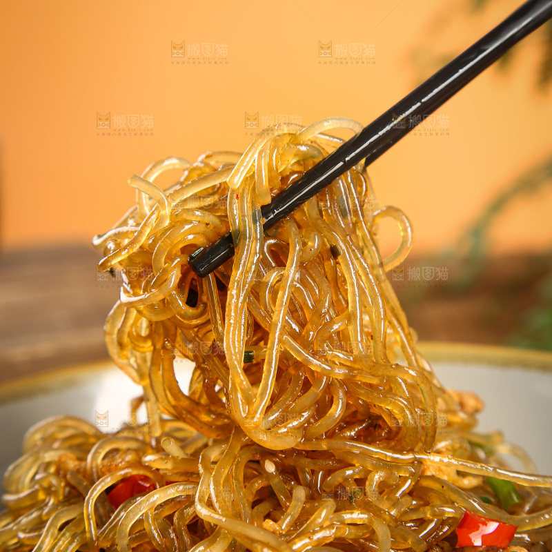 深底上的肉末粉条