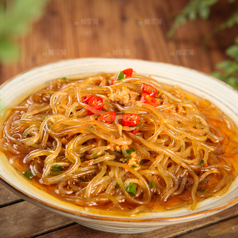 深底上的肉末粉条