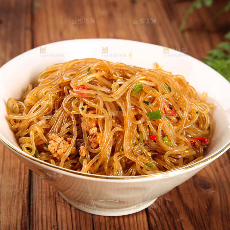 深底上的肉末粉条