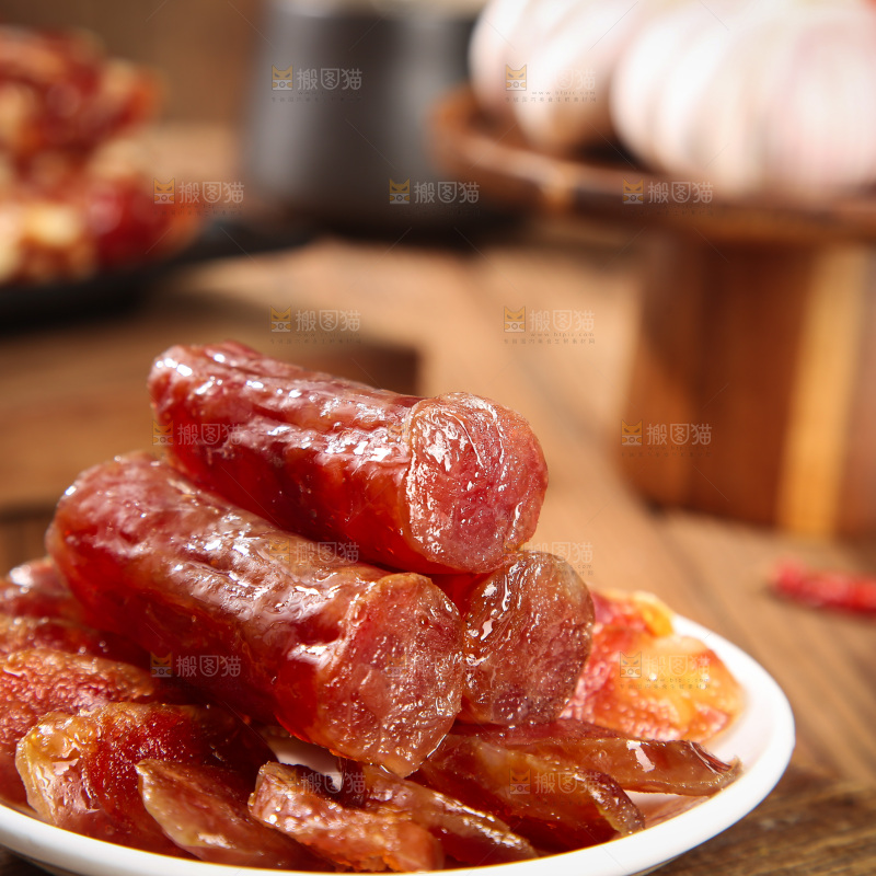 深底上的腊肠
