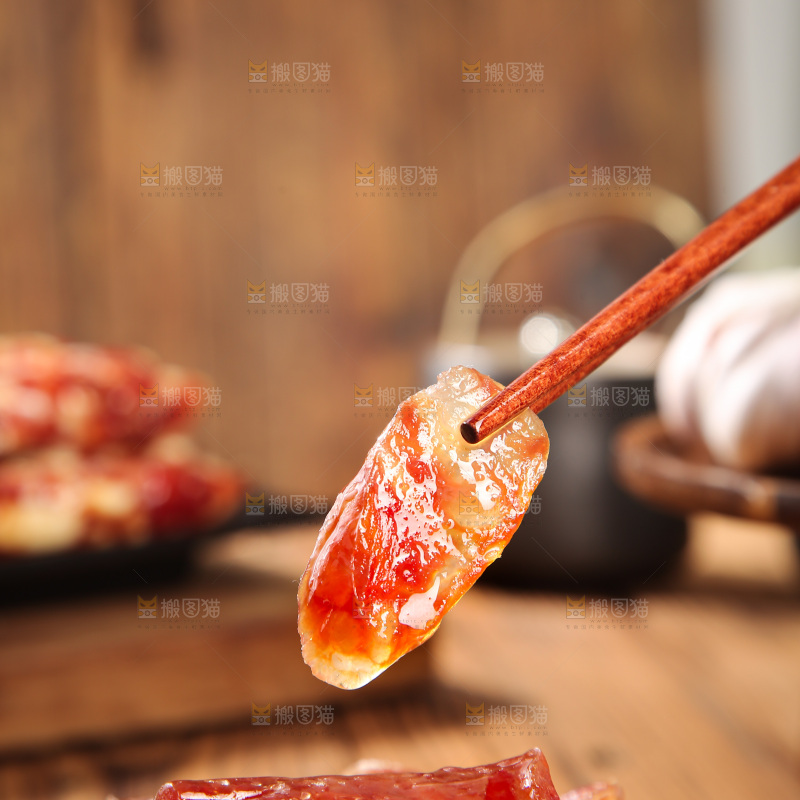 深底上的腊肠