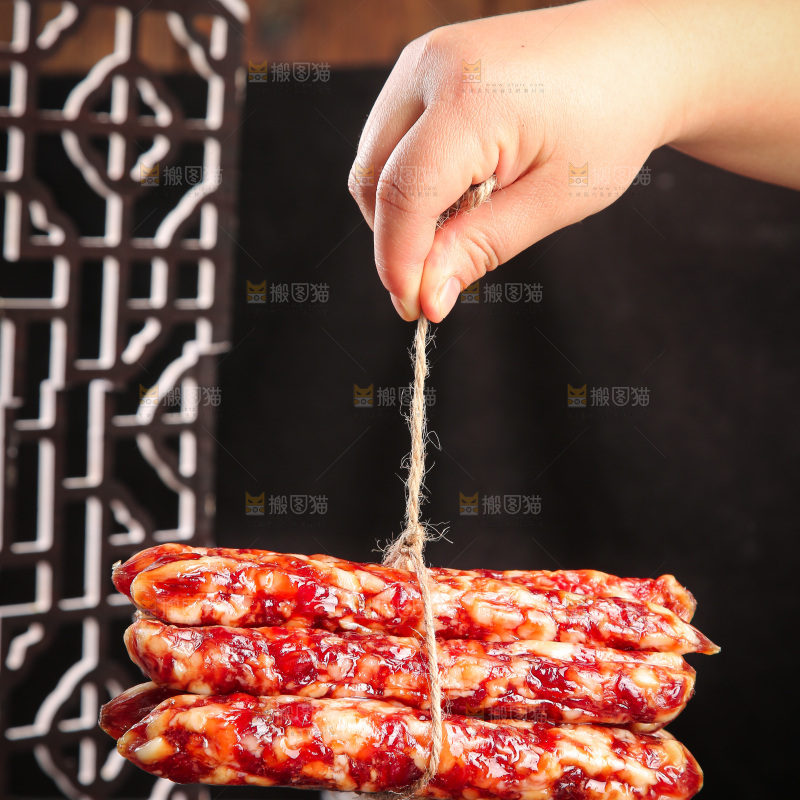深底上的腊肠
