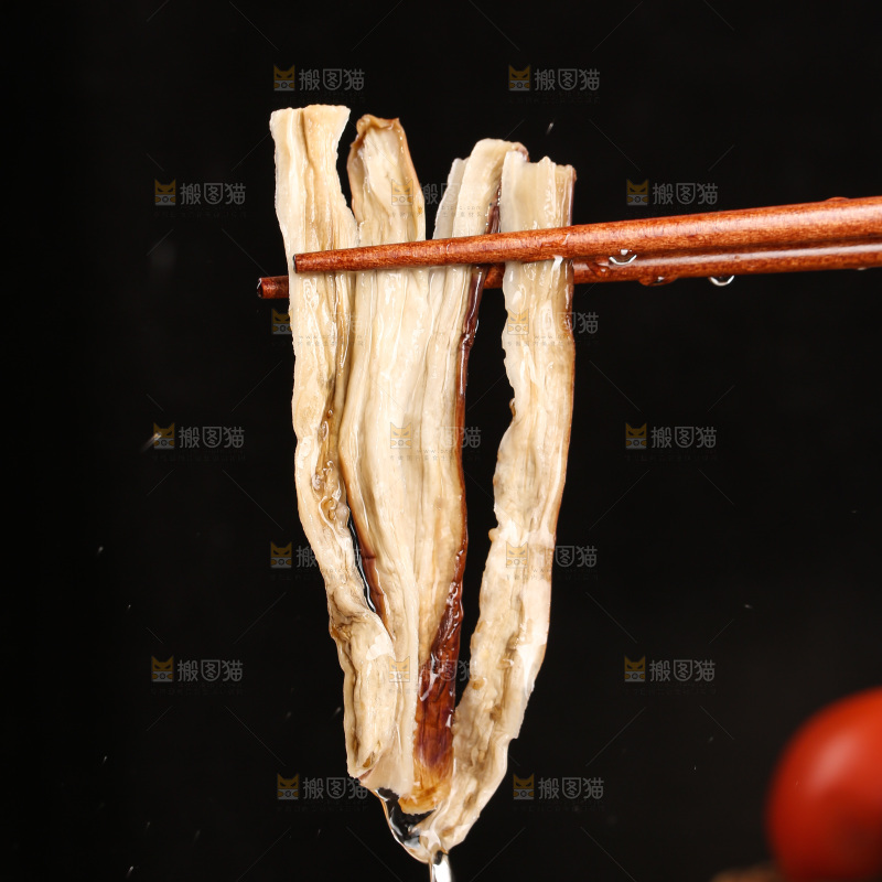 木底上的茄子干