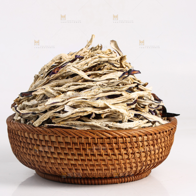 白底上的茄子干