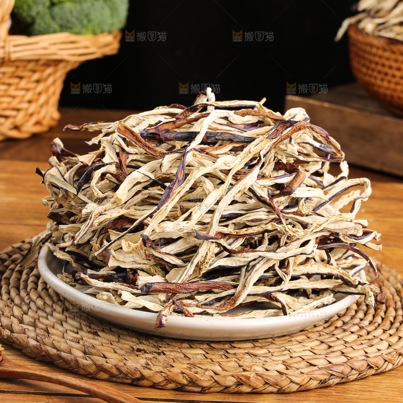 木底上的茄子干
