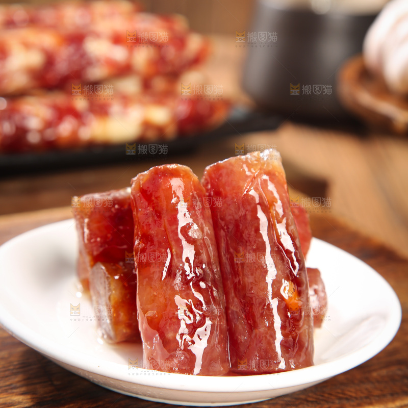 深底上的腊肠