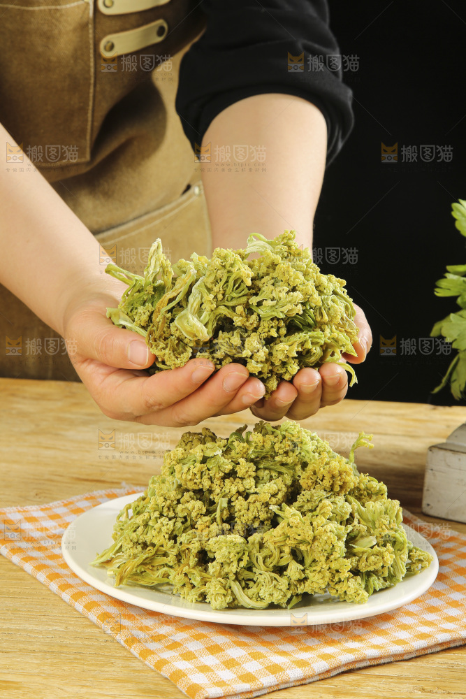 木底上的干花菜