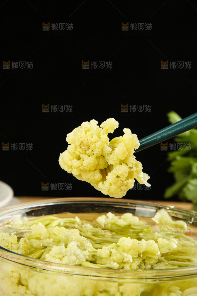 木底上的干花菜