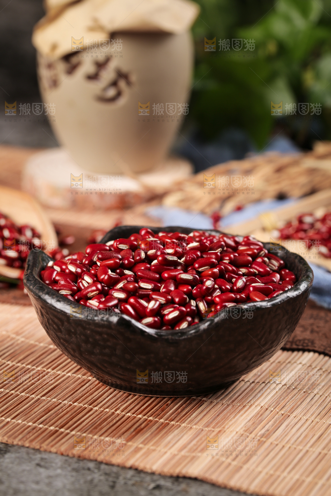 深底上的红豆