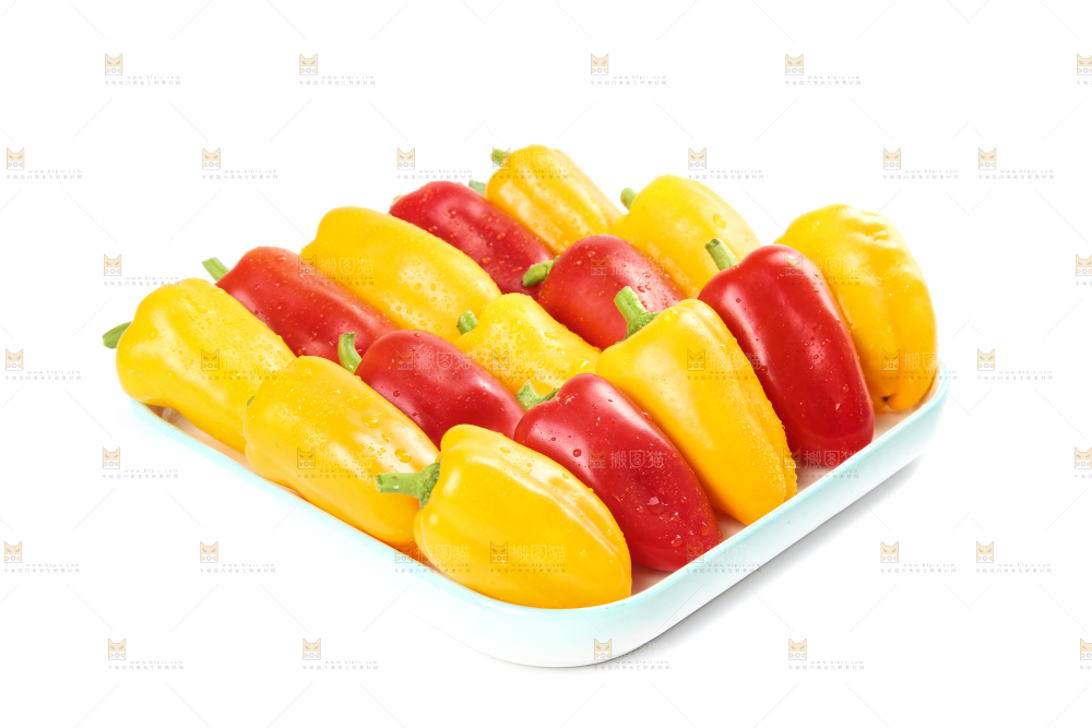 白底上的水果彩椒