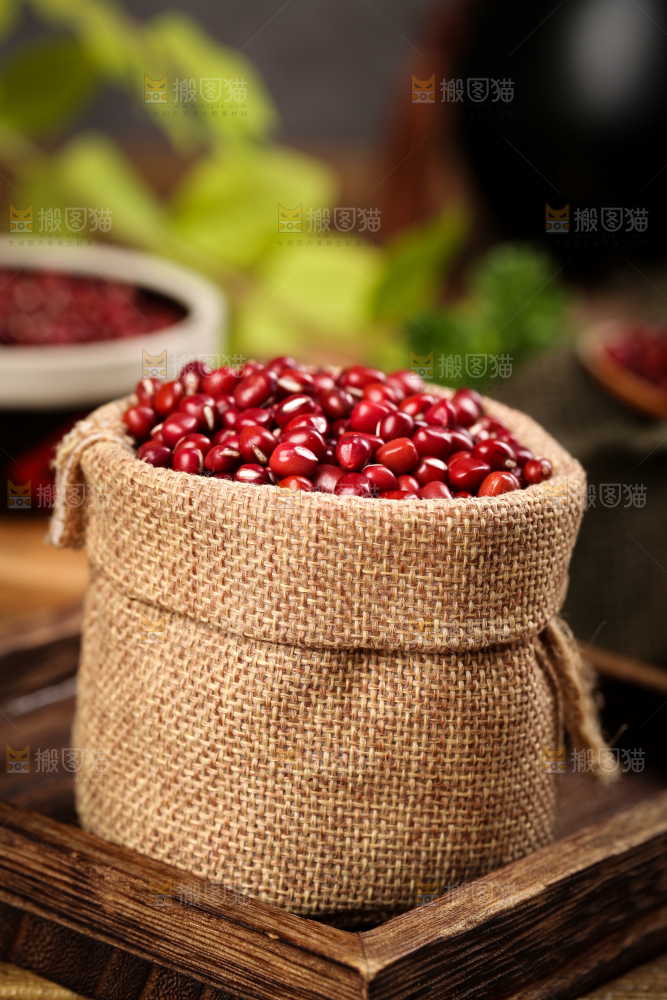 深底上的红豆
