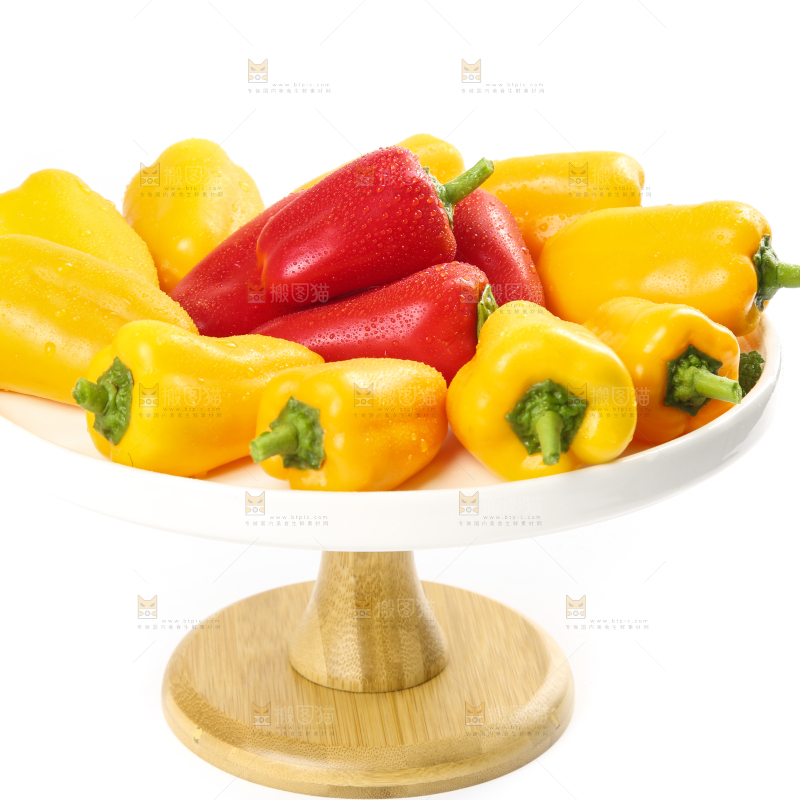 白底上的水果彩椒