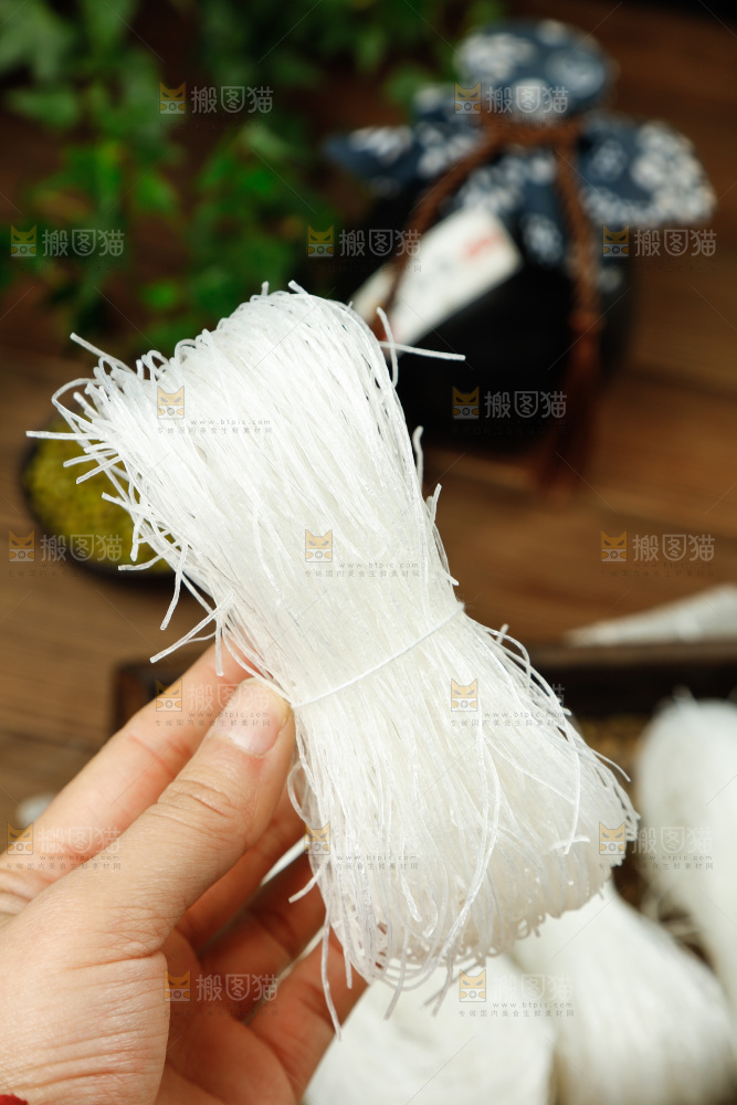 深底上的龙口粉丝