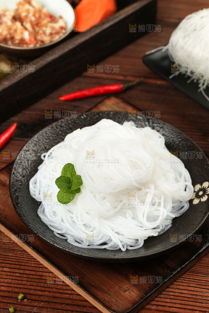 深底上的龙口粉丝