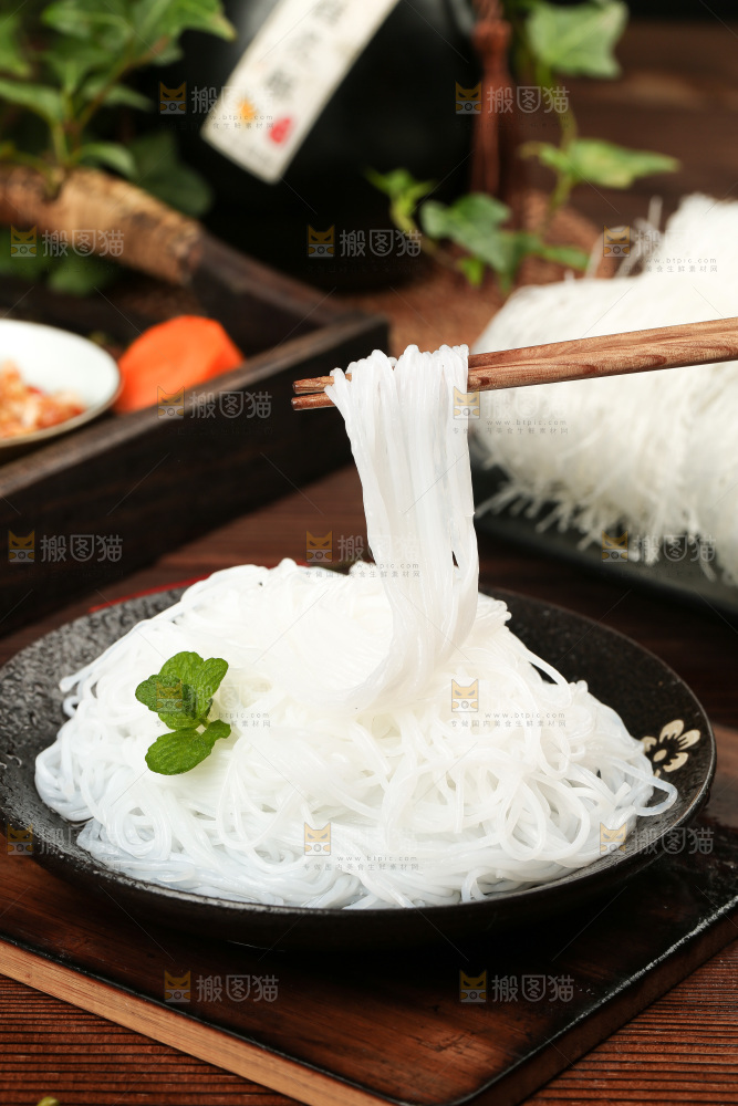 深底上的龙口粉丝