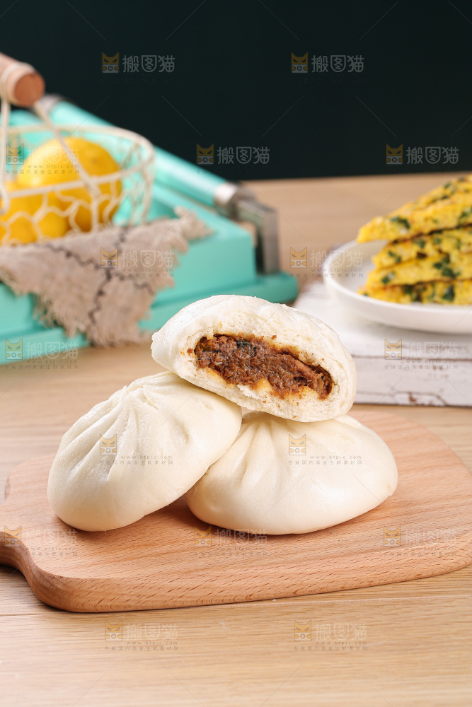 木底上的酱肉包子