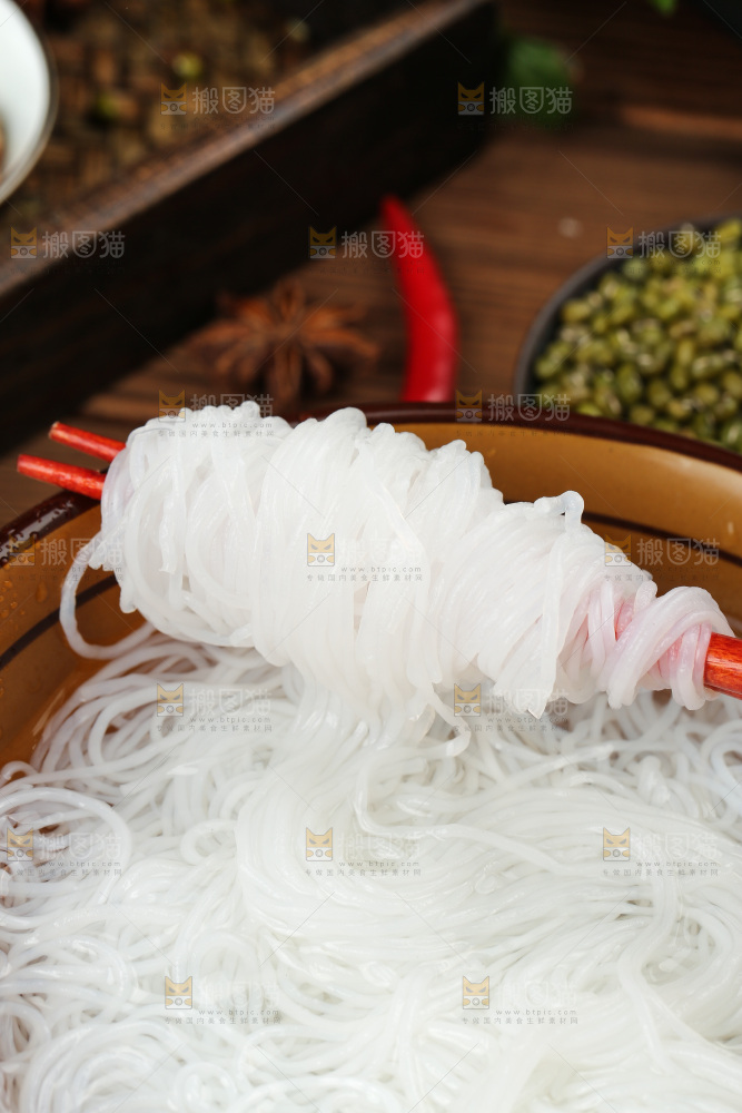 深底上的龙口粉丝