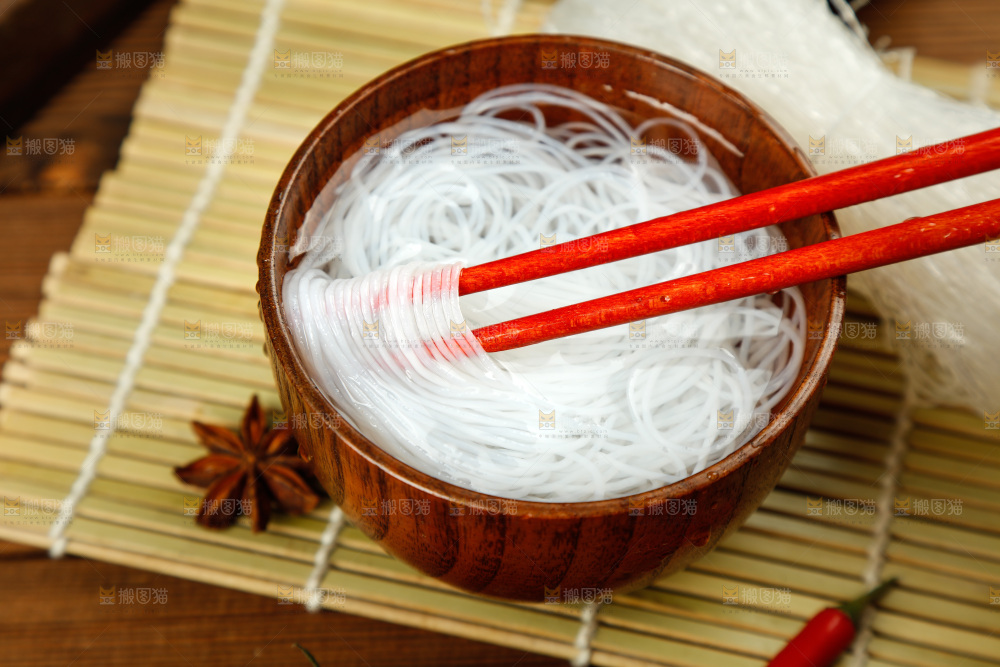深底上的龙口粉丝