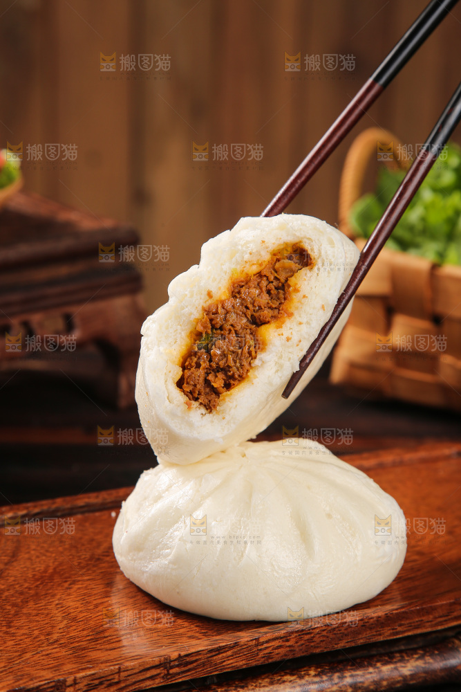 深底上的酱肉包子