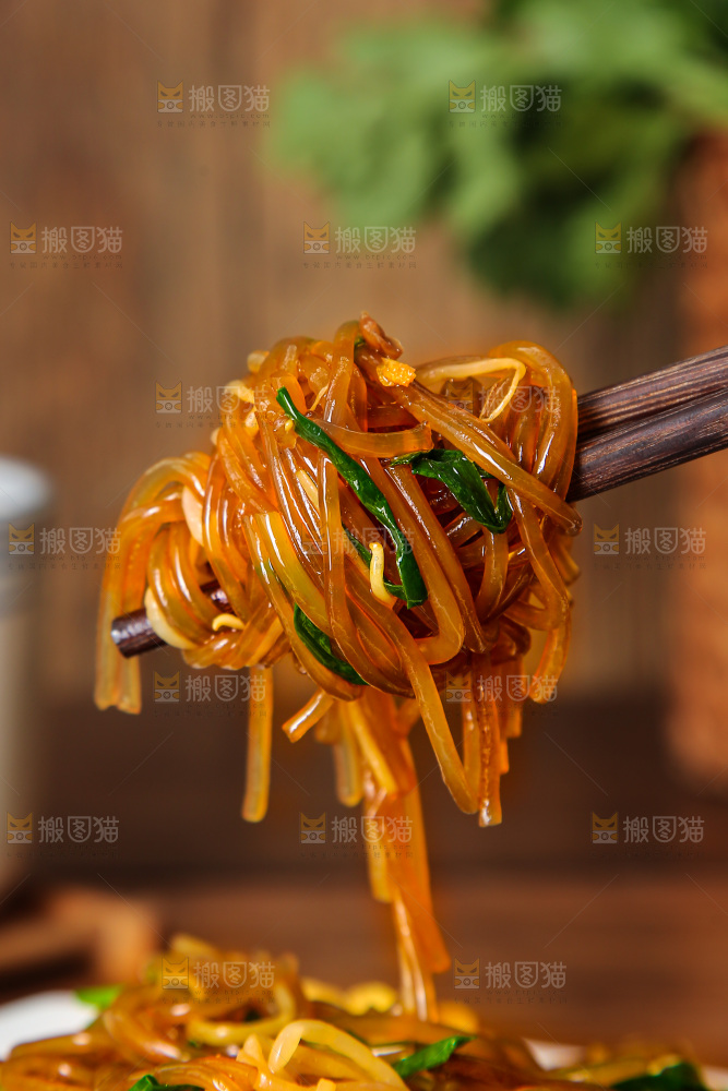 盘子里的炒合菜