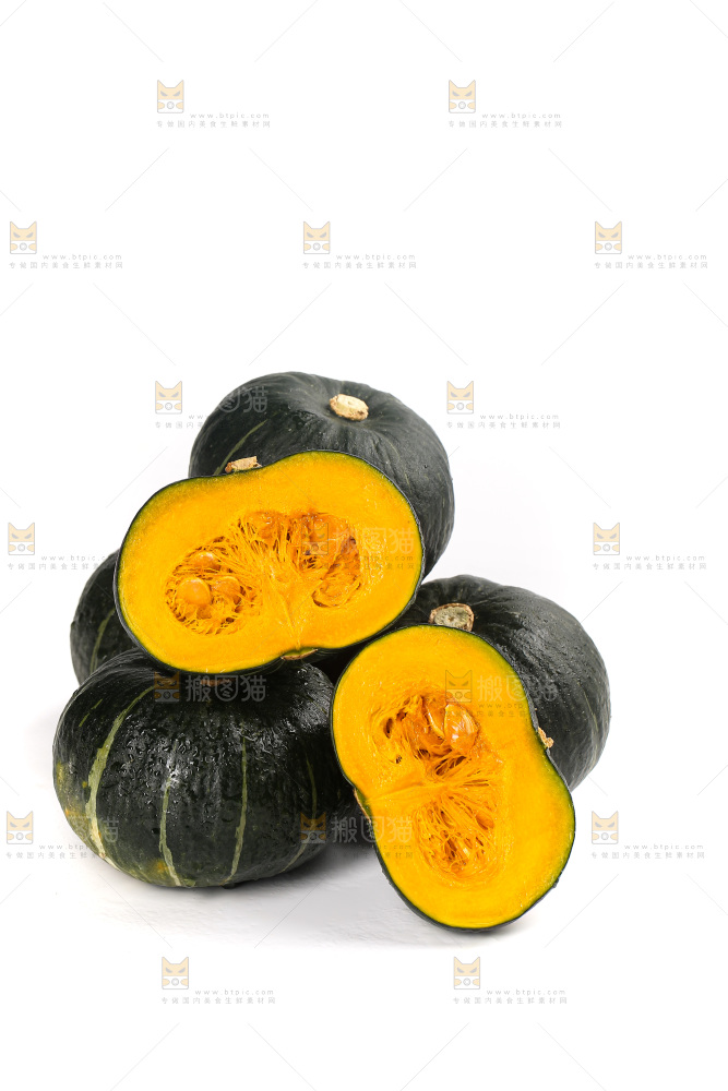 白底上放着的贝贝南瓜