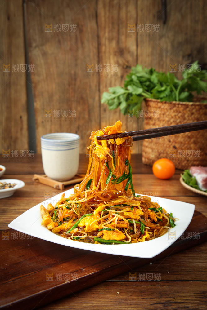 盘子里的炒合菜