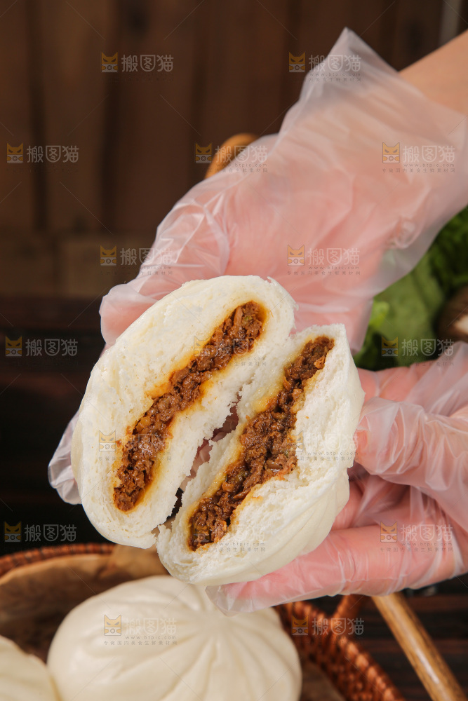 深底上的酱肉包子