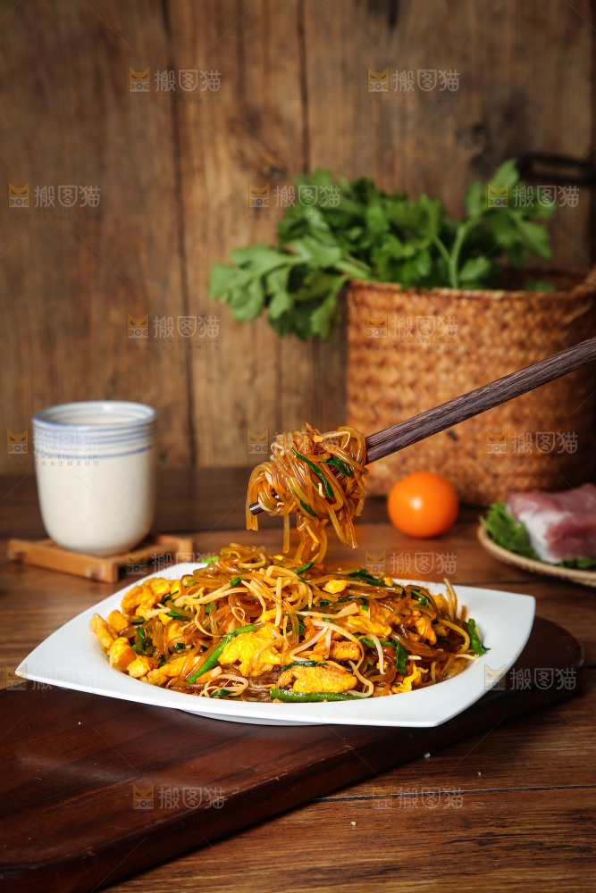 盘子里的炒合菜