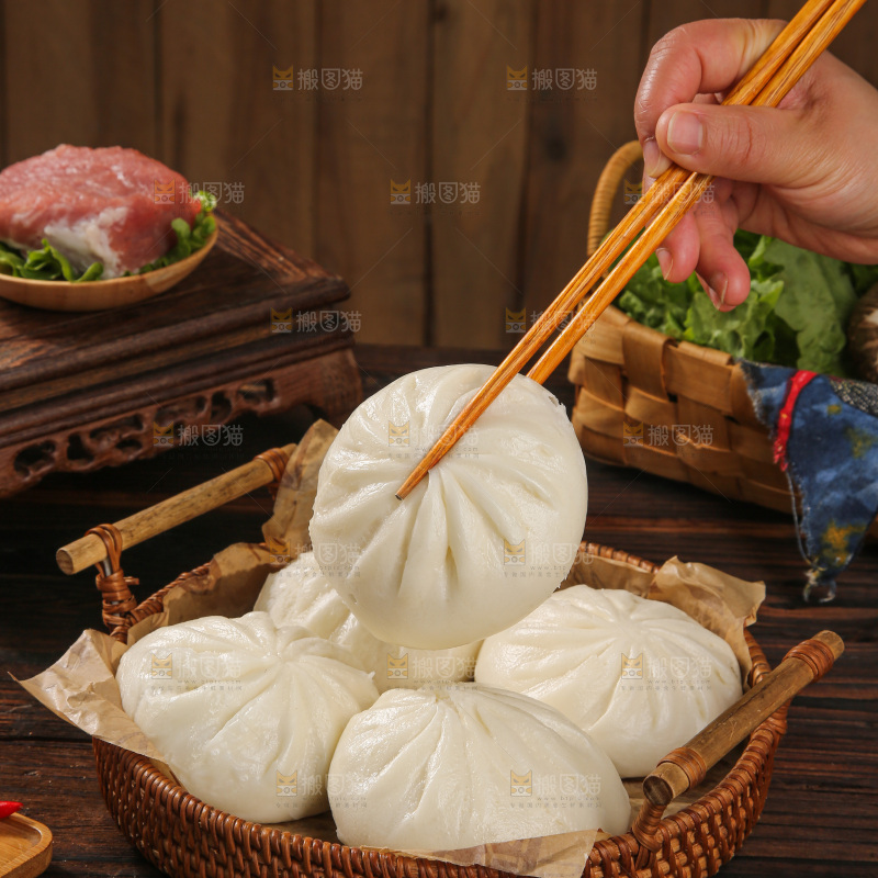 深底上的酱肉包子