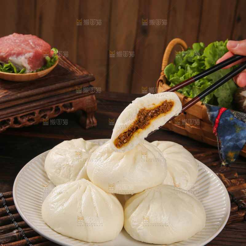 深底上的酱肉包子