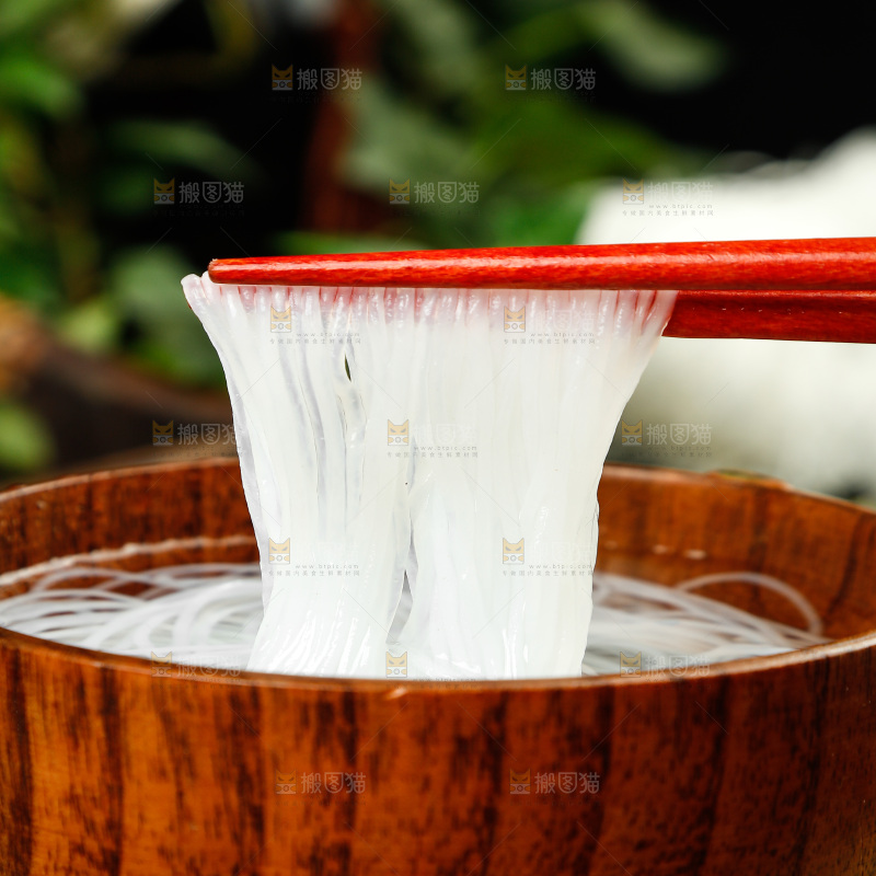 深底上的龙口粉丝