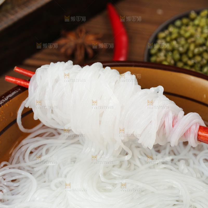深底上的龙口粉丝