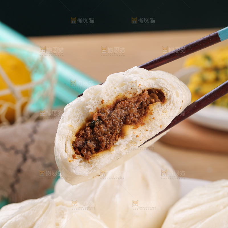 木底上的酱肉包子