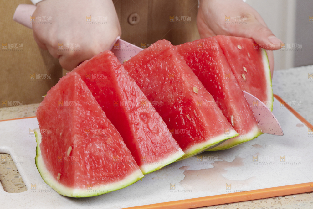 深底上的红瓤西瓜
