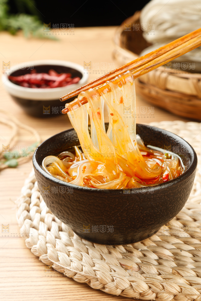 碗里的酸辣粉