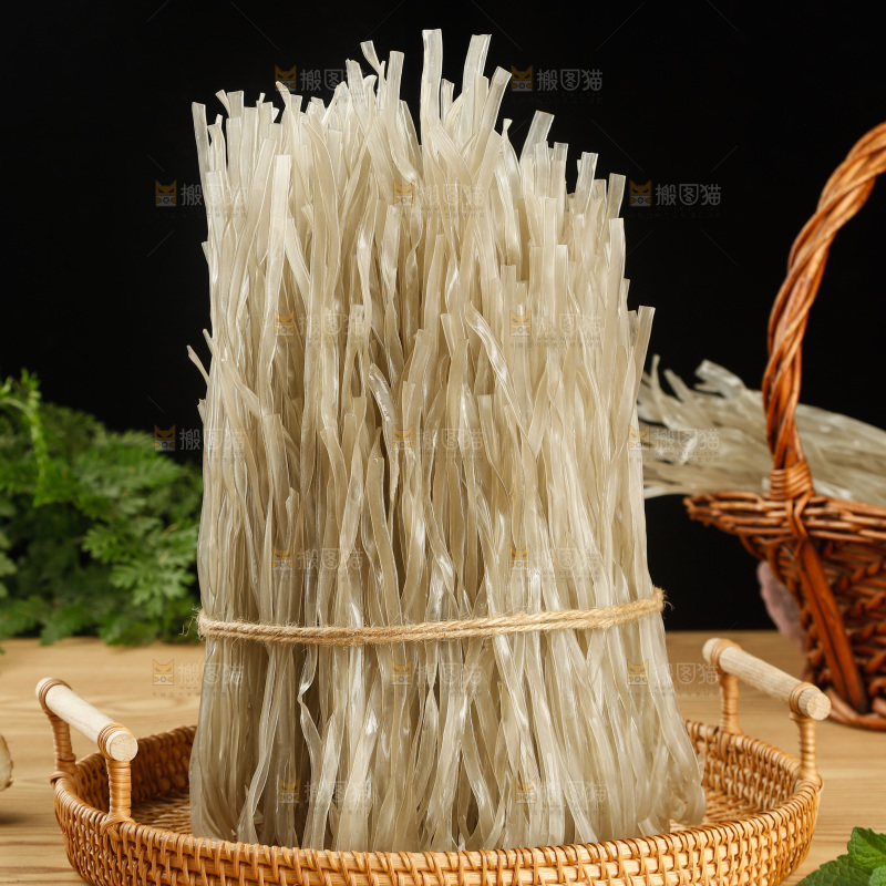 浅底上的手工红薯粉