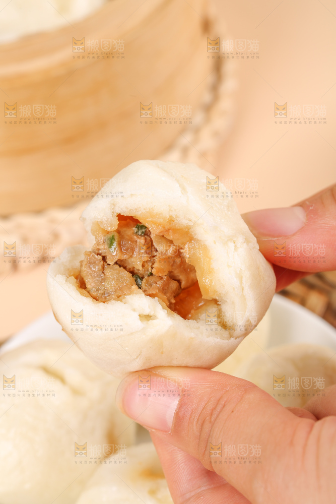 浅底上的发面小笼包