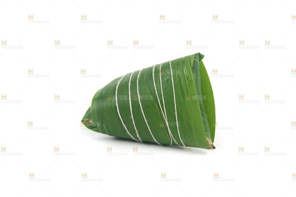 白底上的新鲜粽叶