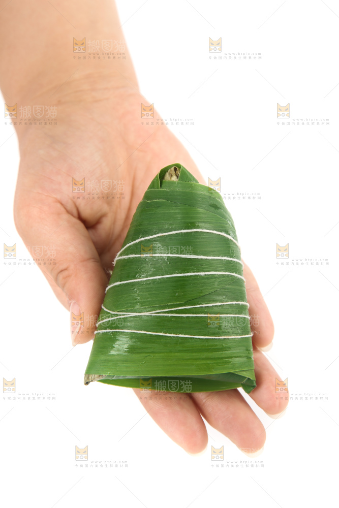 白底上的新鲜粽叶