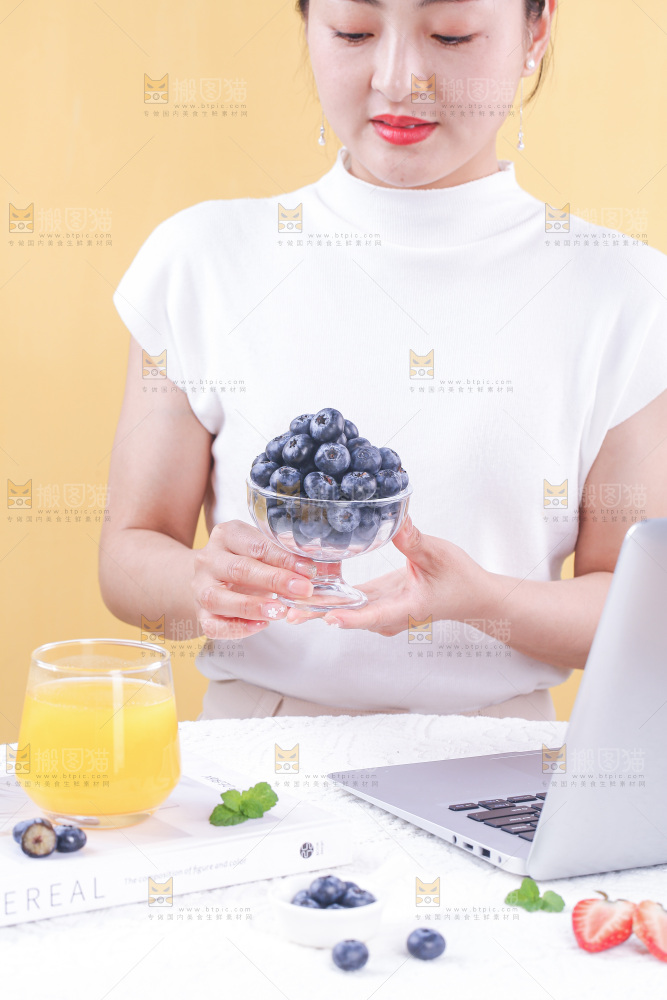 浅底上的怡颗莓