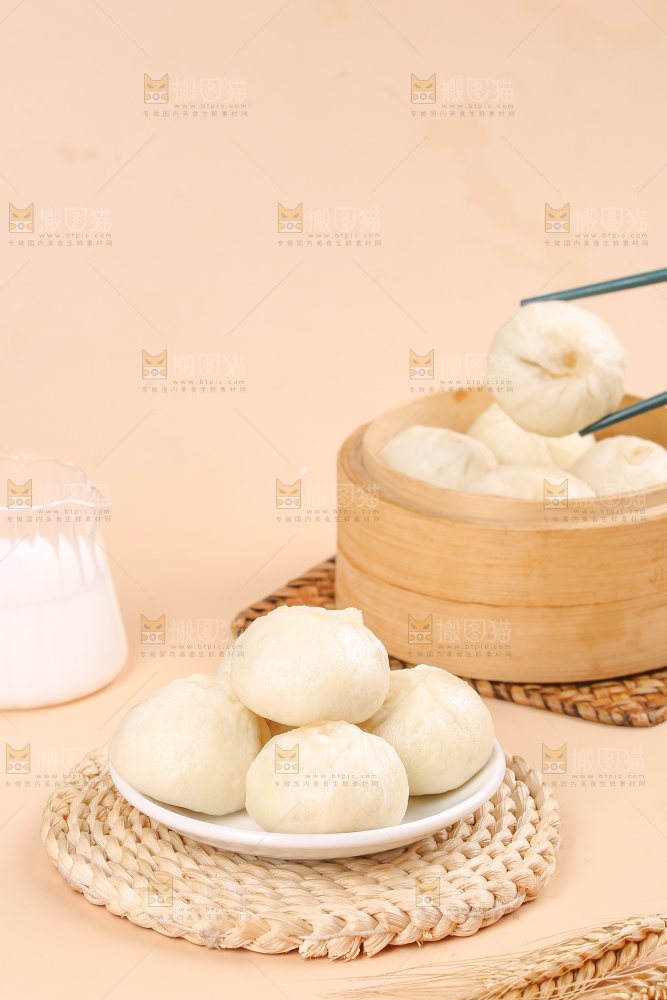 浅底上的发面小笼包