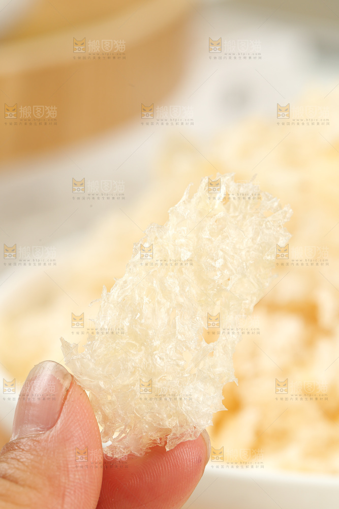 浅底上的本草银耳