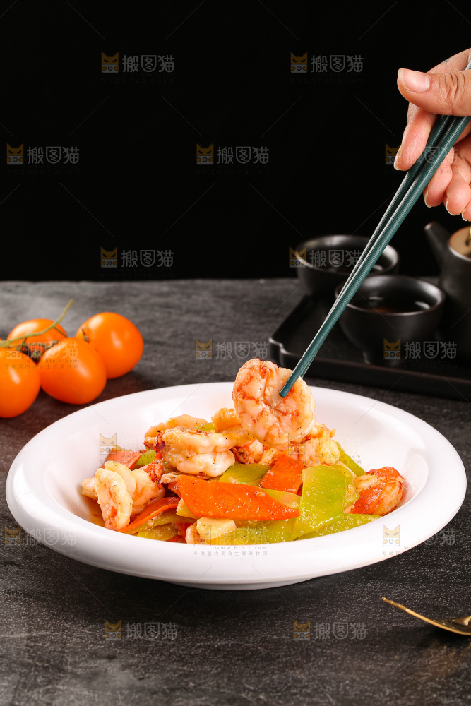 盘子里的炒虾仁